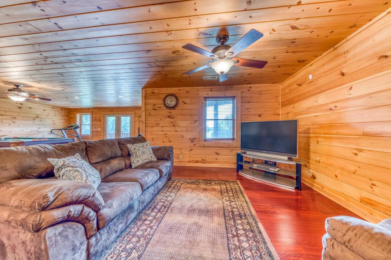 Majestic Lakefront Lodge Sevierville Exterior photo