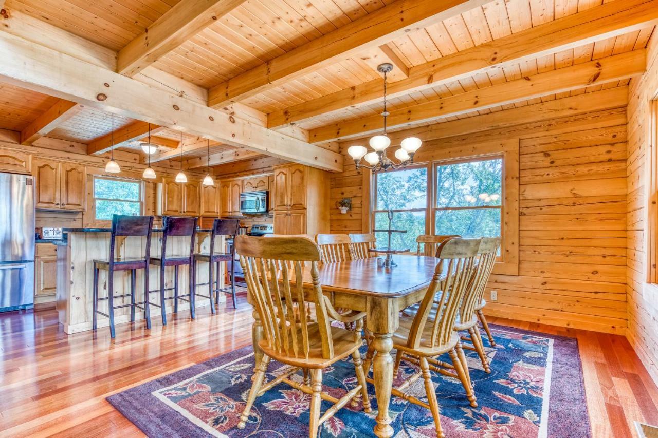 Majestic Lakefront Lodge Sevierville Exterior photo