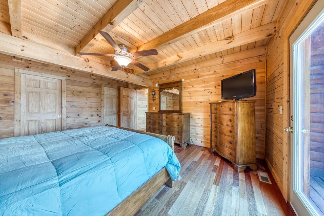 Majestic Lakefront Lodge Sevierville Exterior photo