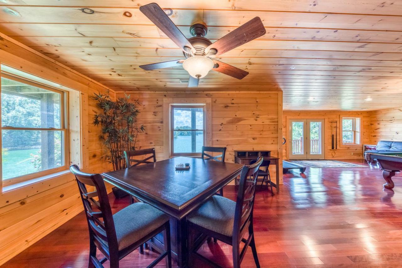 Majestic Lakefront Lodge Sevierville Exterior photo