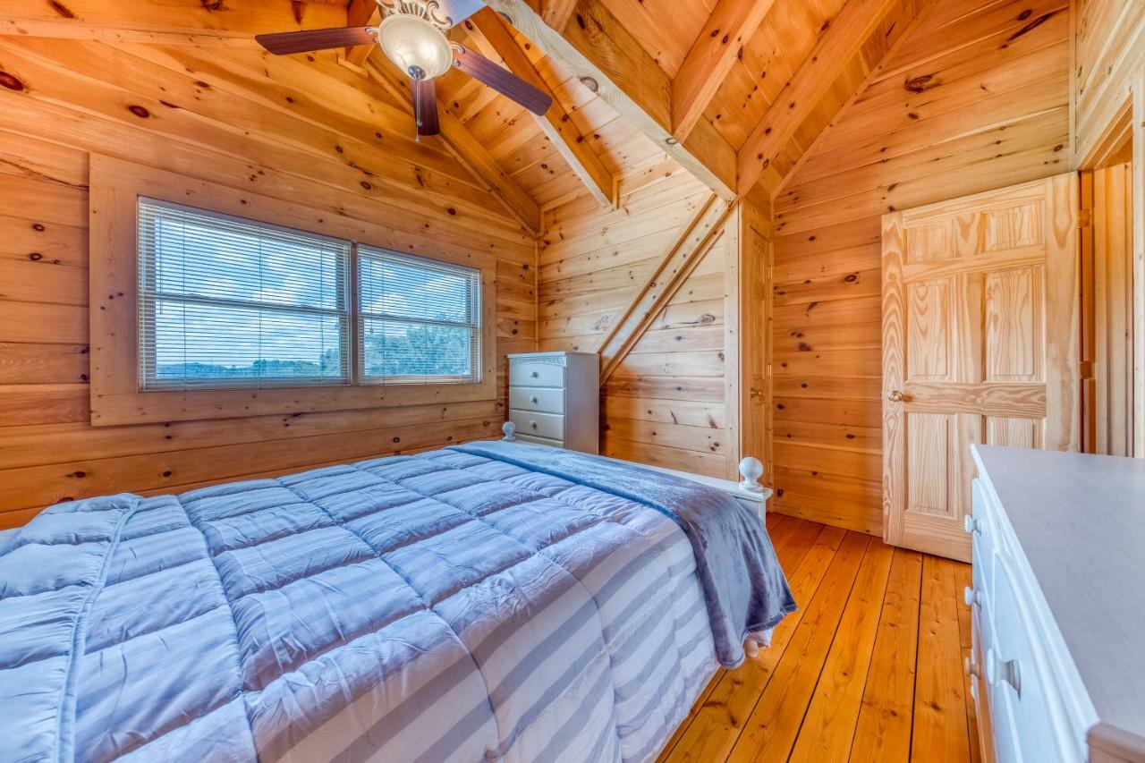 Majestic Lakefront Lodge Sevierville Exterior photo