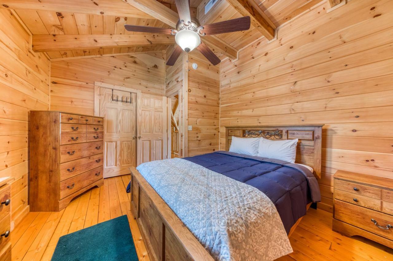 Majestic Lakefront Lodge Sevierville Exterior photo