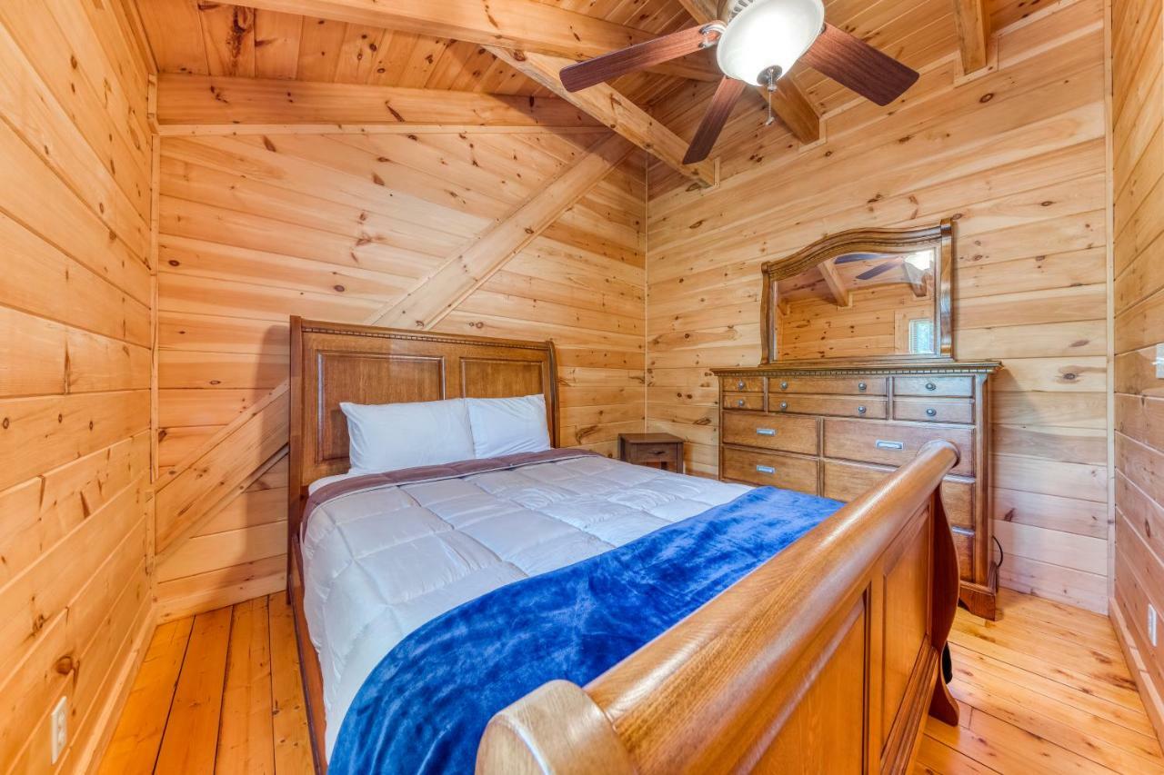Majestic Lakefront Lodge Sevierville Exterior photo