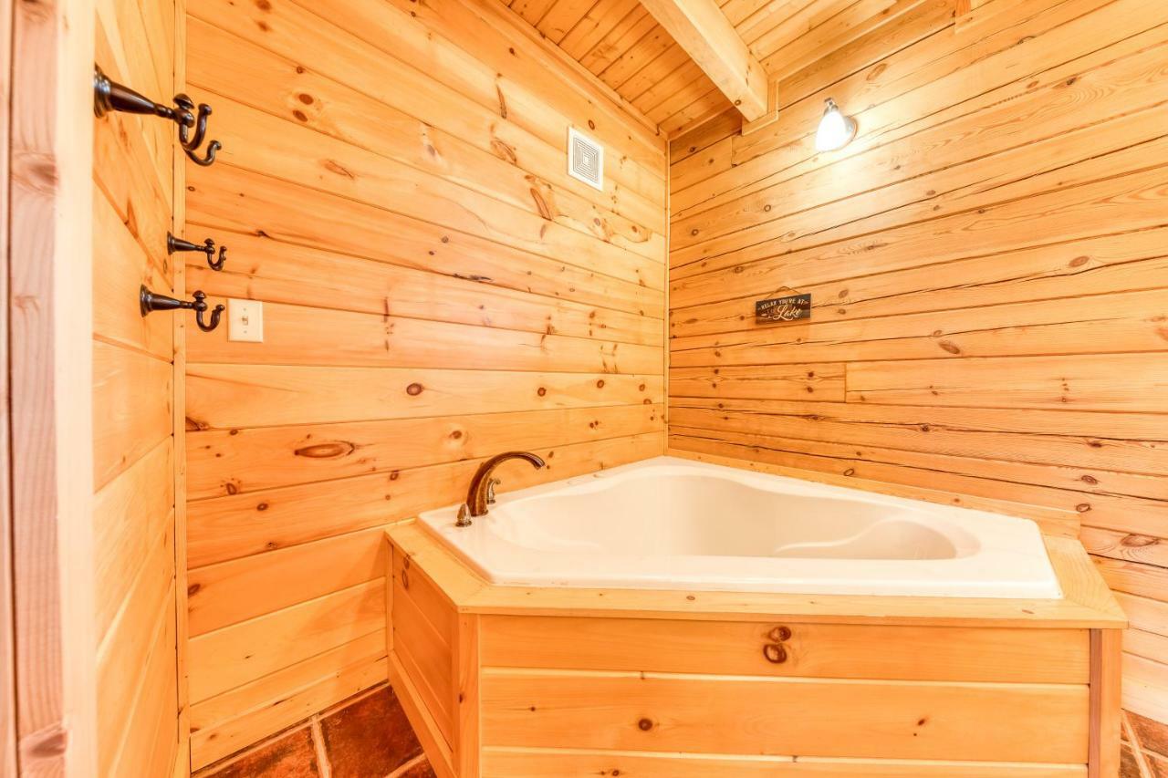 Majestic Lakefront Lodge Sevierville Exterior photo